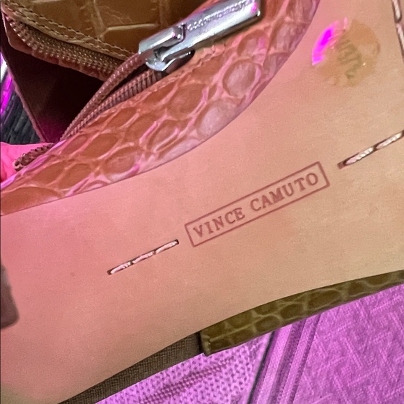 Vince Camuto Cognac Croc-Embossed Pointed Toe Ankle Boots Size 7 1/5 - Picture 7 of 7